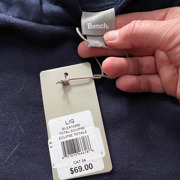 Retro looking Bench Hoodie Sweatshirt - Picture 3 of 3